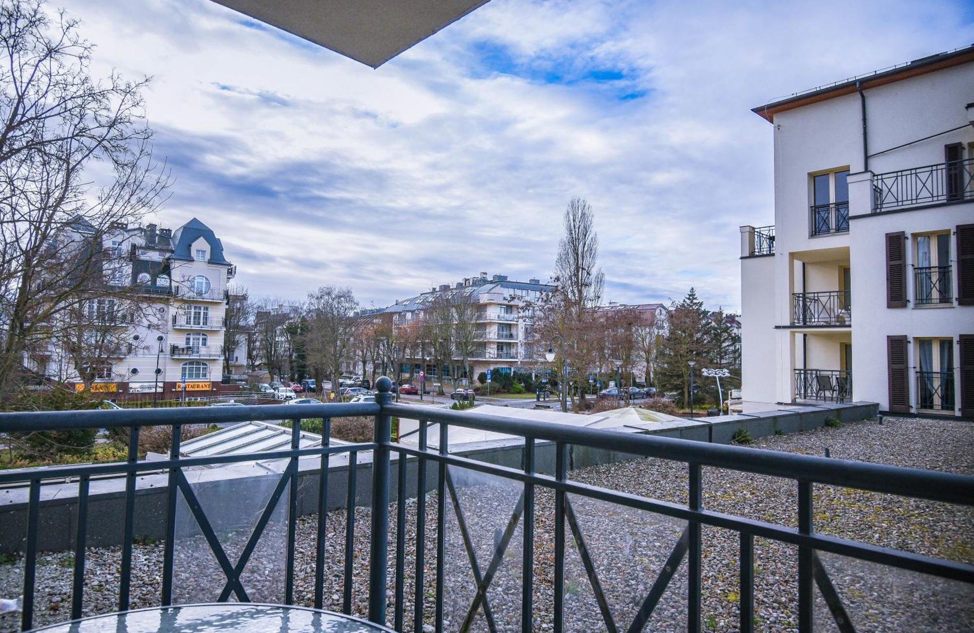 Apartamenty Promenada Z Tarasem I Parkingiem - Apartamenty Na Wyspie Swinoujscie Exterior photo